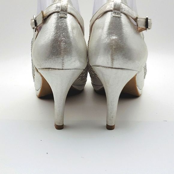 Like NEW Alex Marie Silver Metallic Heels with Rhinestones. SIZE 9M. S905 - Picture 6 of 8